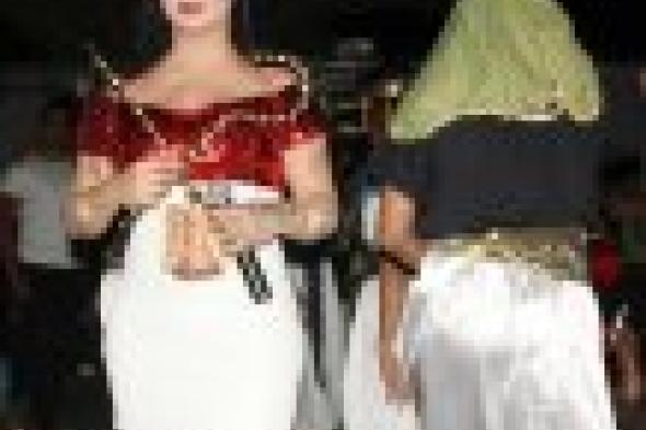 بالصور: تعرف على أشهر فنانات ارتدين علم مصر!