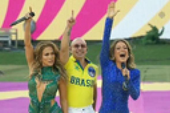 بالصور والفيديو: جينفر لوبيز تتألق مع بيتبول وكلوديا ليتي في افتتاح المونديال