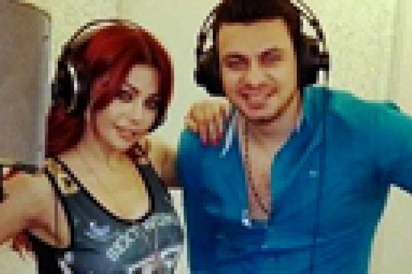 صورة: هيفاء وهبي "فرحانة" مع إسلام زكي