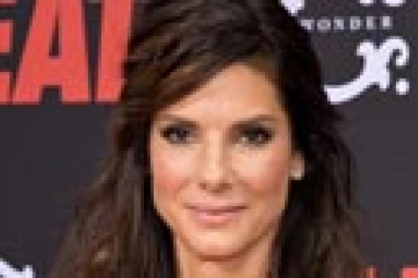 اتهام مهووس ساندرا بولوك بـ 19 جناية بعد اقتحامه لمنزلها