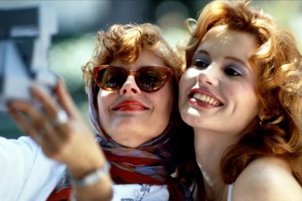 بالصورة: "سيلفي" جديد لبطلتي Thelma And Louise بعد 23 عام من عرض الفيلم