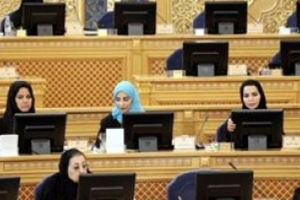 «الشورى» يدرس تمكين المرأة  السعودية من الحصول على رخصة قيادة «دولية»