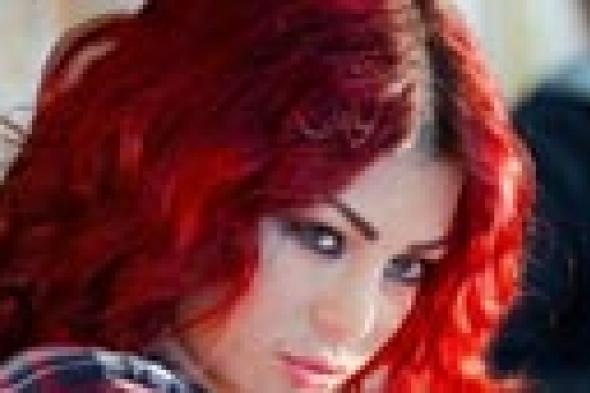 هيفاء وهبي تبرر ما حولها إلى "بنت شمال" في أولى حلقات "كلام على ورق"