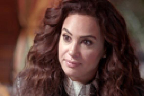 "البت الجامدة دي" توقع "امبراطورية مين؟" في الخطأ!