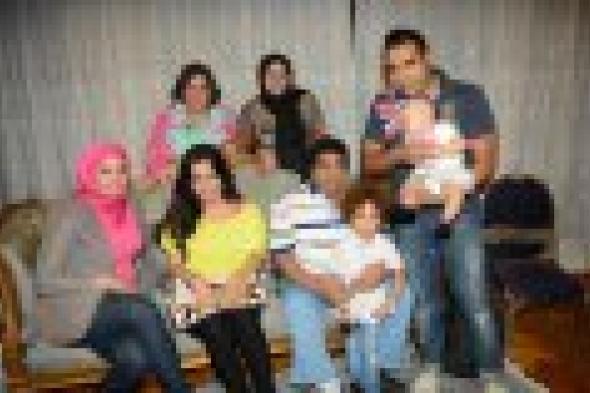 بالصور: عدوية يحتفل وسط أسرته بـ"حاجة ساقعة مشبرة"