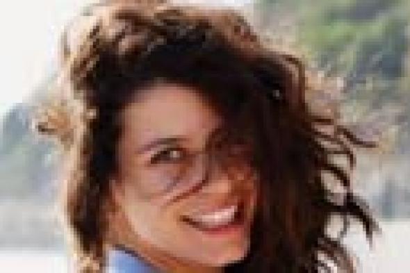 صورة: فاطمة التركية تتعرض لحملة "الأدب ياهو"