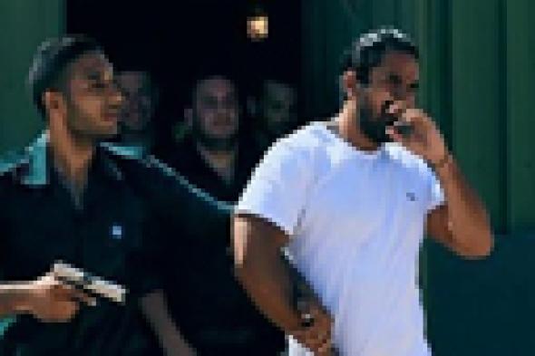 بالفيديو: أمير كرارة يطرح محمد فؤاد أرضا بسبب "فؤش في المعسكر"