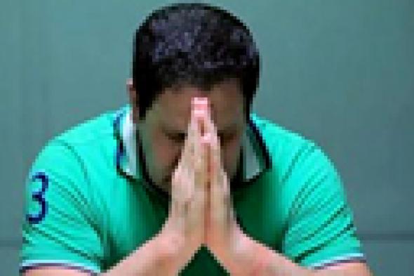 بالفيديو: إدوارد يستغيث بالصلاة والسيسي بعد تعرضه للإغماء في "فؤش في المعسكر"