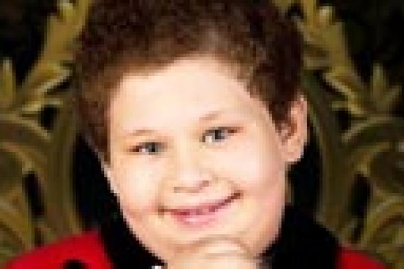 بالفيديو: هل توجد صلة قرابة بين الطفل محمد فخراني ويحيى الفخراني؟