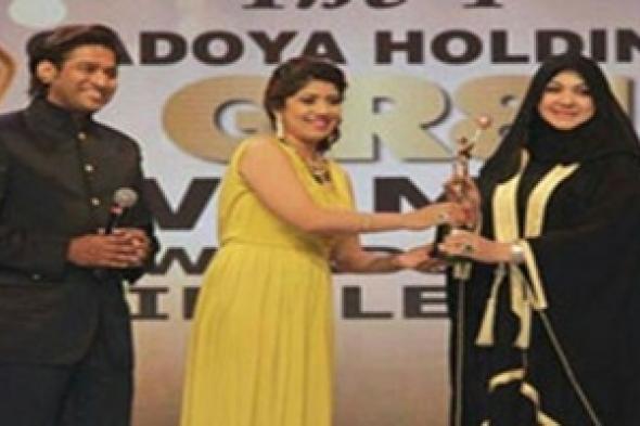 مصممة الأزياء الإماراتية "منى المنصورى" تحصد لقب فارسة الوطن العربى