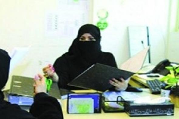 تجاوزت «موروث العيب» وخرجت بوعي ومسؤولية في الحياة العامة .. وجاهة المرأة ألغت نظرية «ما بقى إلاّ هي»..!