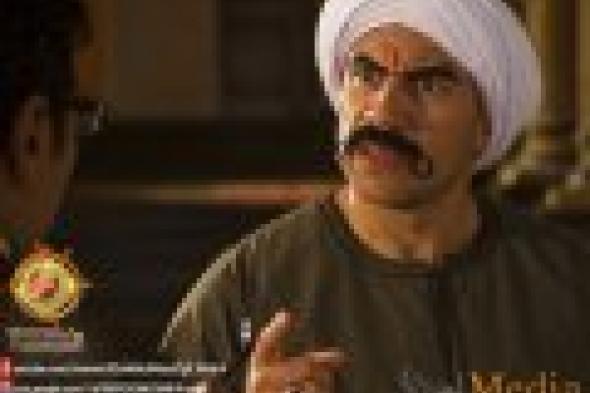 بالفيديو: مكي على خطى باسم يوسف يسخر من جهاز "اﻹيدز" في "الكبير أوي 4"