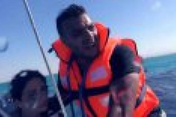 بالفيديو: "شهامة" رامي صبري في "رامز قرش البحر"