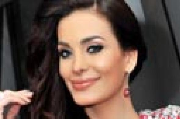 صورة: "الشفافية" تسيطر على إطلالة دومينيك حوراني في عيد ميلاد نيرمين الفقي