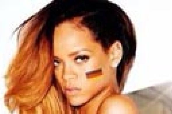 بالصور: ريانا تحمل كأس العالم وتحتفل بفوز ألمانيا بالمونديال