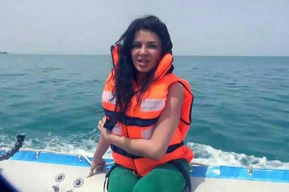 بالفيديو: نجلاء بدر تسب رامز جلال في "رامز قرش البحر"