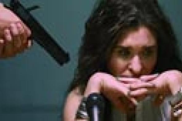 بالفيديو: دينا لـ "فؤش في المعسكر": بيننا وبينكم معاهدة سلام