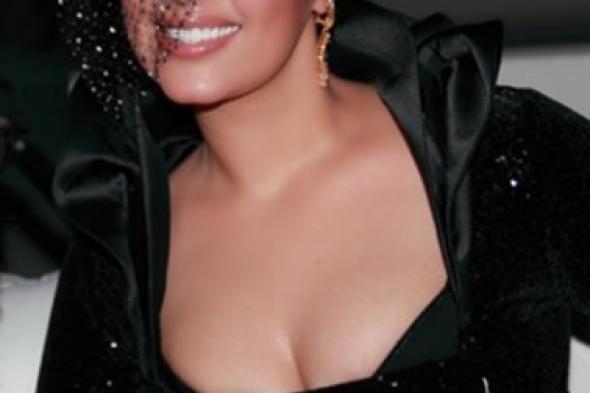 شمس الكويتية تهدي الشعب المصري أغنية "أدخلوا مصر آمنين"