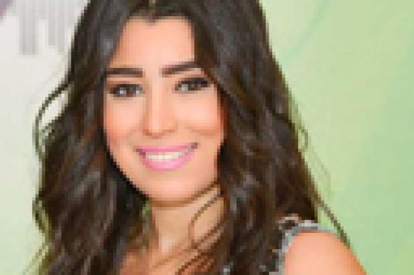 صورة: أيتن عامر تؤكد على دعمها لغزة بعد تلقيها هجوم وانتقادات