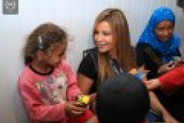 بالصور: كارول سماحة مع الأطفال السوريين في مخيم الزعتري