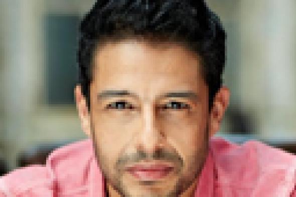 الصورة الأولى لمحمد حماقي في كليب "حاجة مستخبية"