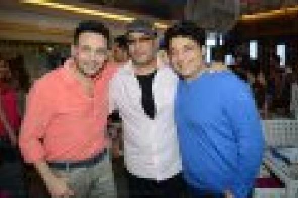 بالصور: نجوم الغناء في إفطار مصطفى قمر