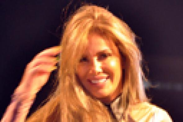 بالفيديو: نيكول سابا تغير قواعد "رامز قرش البحر"