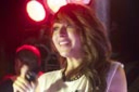 بالصور: ساندي تحتفل بألبومها "حلو جدا" مع جمهورها في طنطا