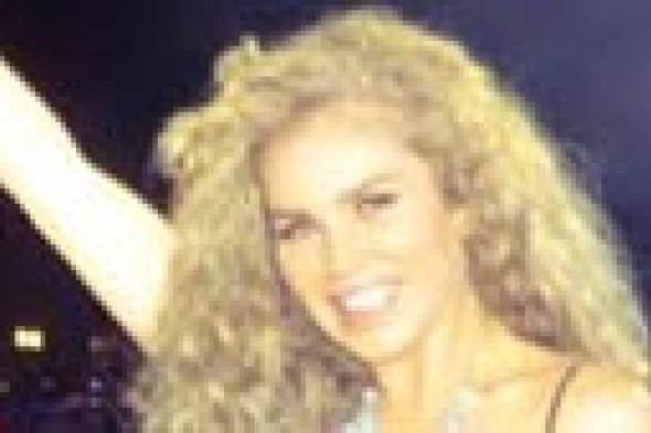 بالصور: نيكول سابا تتألق في عيد الفطر بفستان أسود قصير