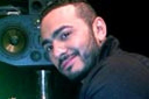 صورة: تامر حسني يزيح الستار عن أول ملصق دعائي لـ "180 درجة"