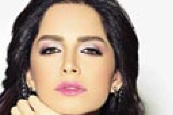 آمال ماهر تعوّض جمهورها عن تأخر ألبومها الغنائي الجديد