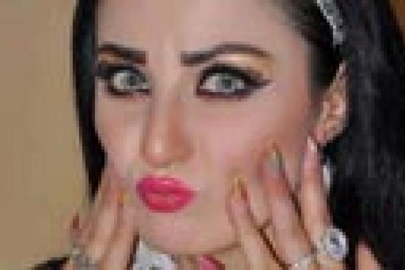 بالفيديو-صافيناز: أرفض التقاط Selfie مع الرجال.. وأنا "للفرجة" فقط