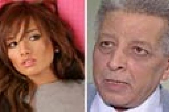 بالصور: زينة تنعي خليل مرسي