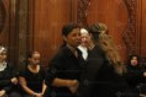 بالصور: البكاء والحزن يسيطران على عزاء خليل مرسي