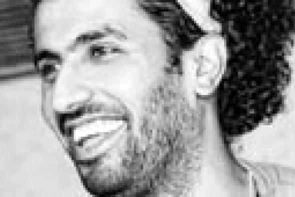 صورة: محمد سامي يتخلى عن شعره في سهرة رومانسية مع زوجته