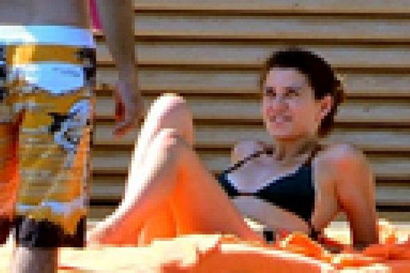 بالصور:التركية "فاطمة" تستكمل شهر العسل على الشواطئ التركية‎