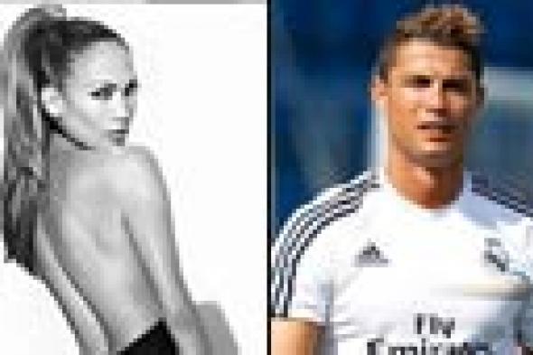 بالفيديو: جينفر لوبيز تقبل تحدي كريستيانو رونالدو في "سكب الماء المثلج"