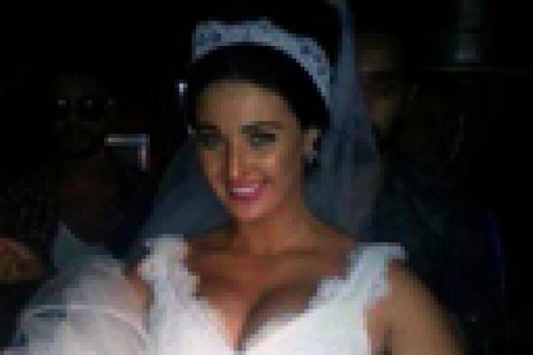 مدير أعمال صافينار ينفي زواجها.. ويوضح السبب وراء صورها بفستان الزفاف