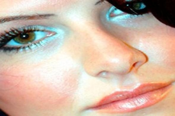 لماذا تأتمن المرأة الرجل على جمالها أكثر؟