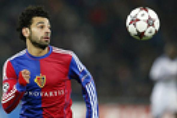 بالفيديو: محمد صلاح يتحدى أحمد حلمي وعمرو أديب في "تحدي الثلج"