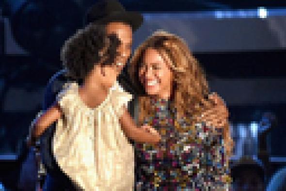بالصور: بيونسيه وزوجها يؤكدان على قوة حبهما في حفل MTV للفيديو كليب