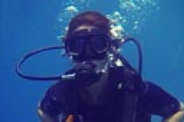 بالصور: هنا شيحة تحتفل بميلاد ابنها تحت الماء!