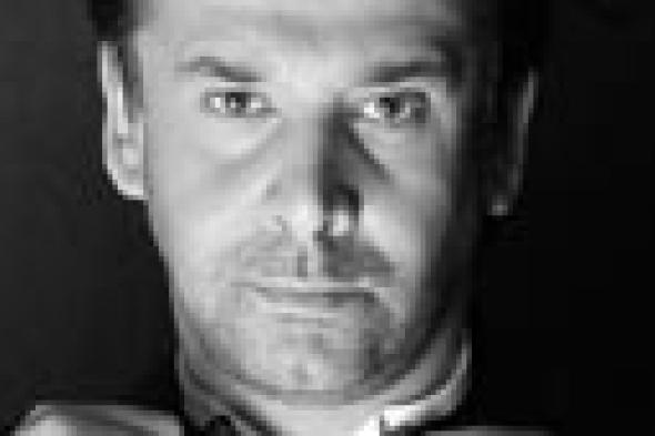 كريم عبد العزيز ينفي حصوله على 50 ألف دولار من "MBCمصر"