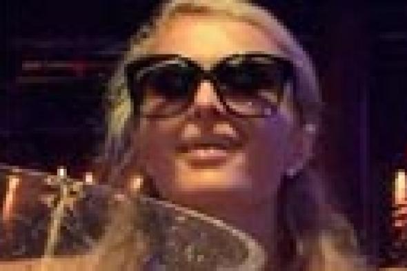 بالفيديو: "الدي.جي" باريس هيلتون تخضع لـ "تحدي الثلج" أمام جمهورها