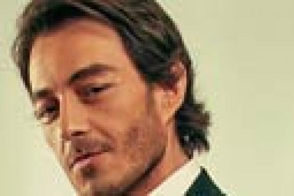 بالفيديو: أحمد زاهر يعلن تحديه لوزير الكهرباء في "تحدي الثلج"