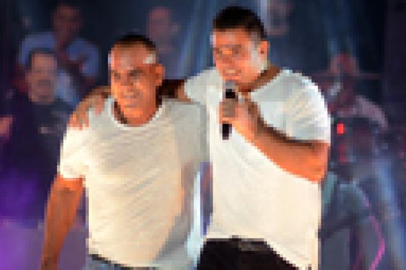 بالصور: لماذا اعتلى محمد لطفي مسرح عمرو دياب في حفله بـ"موسى كوست"؟