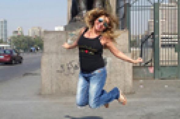 بالصور: رزان مغربي تحتفل بعيد ميلادها في ميدان التحرير!