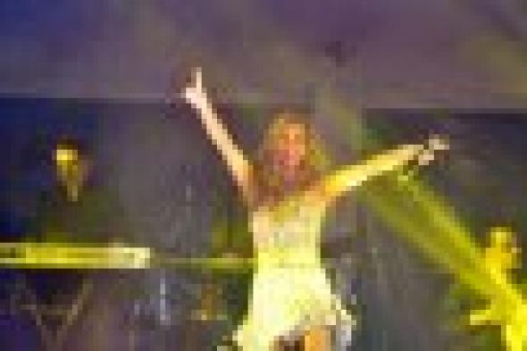 بالصور: نيكول سابا تشعل حفل شرم الشيخ بفستان قصير