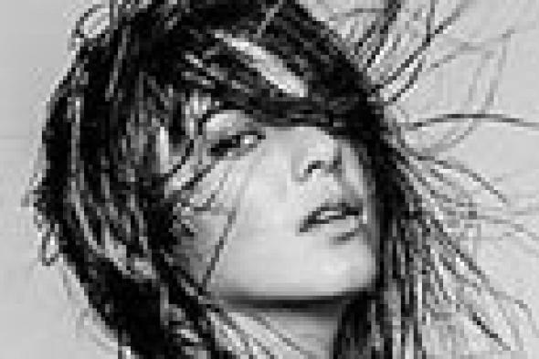 الأخت الصغرى لكيم كارداشيان تتعرى للمرة الأولى.. ووالدتها: "رائعة"