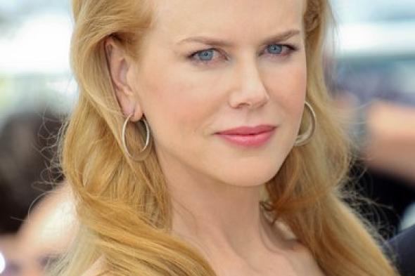 وفاة والد نيكول كيدمان أثناء زيارته لابنته أنطونيا في سنغافورة